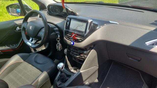 Peugeot 208 image 8
