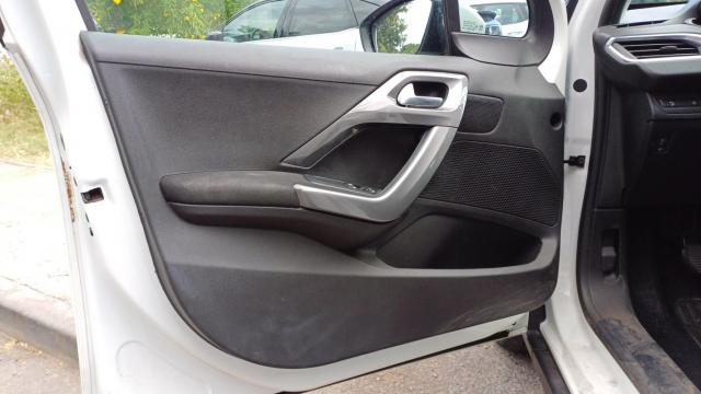 Peugeot 2008 image 3