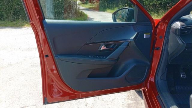 Peugeot 208 image 4