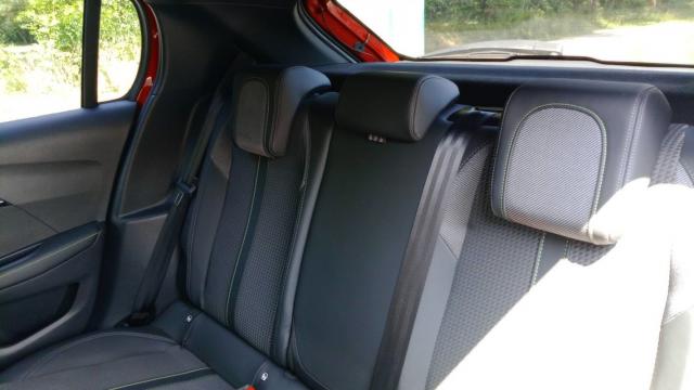 Peugeot 208 image 1