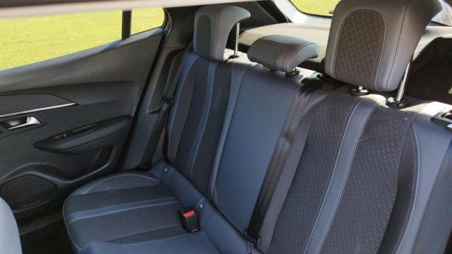 Peugeot 2008 image 9