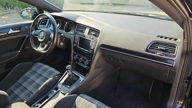 Volkswagen Golf image 2