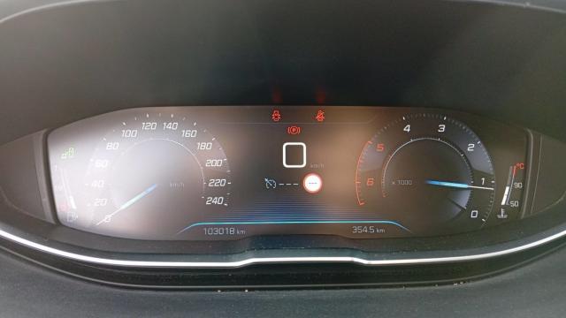 Peugeot 3008 image 2