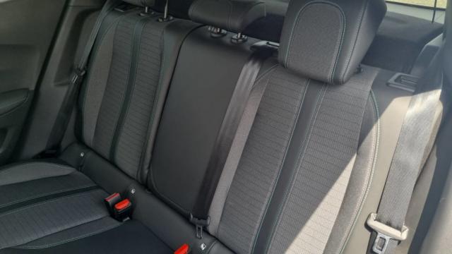Peugeot 2008 image 8