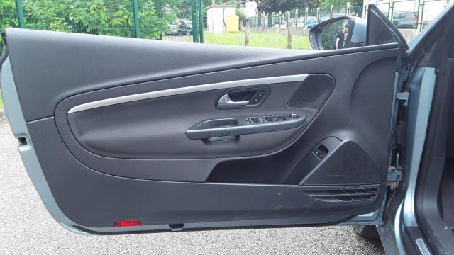 Volkswagen Eos image 2