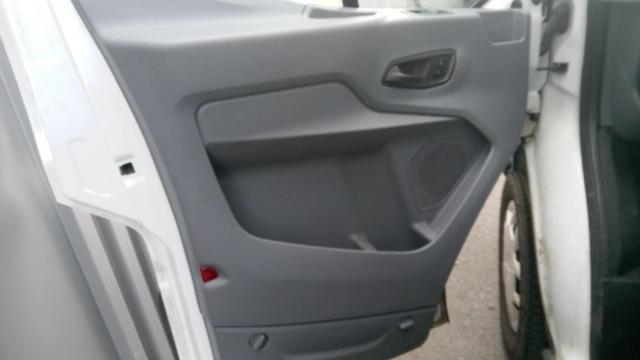 Ford Transit image 6
