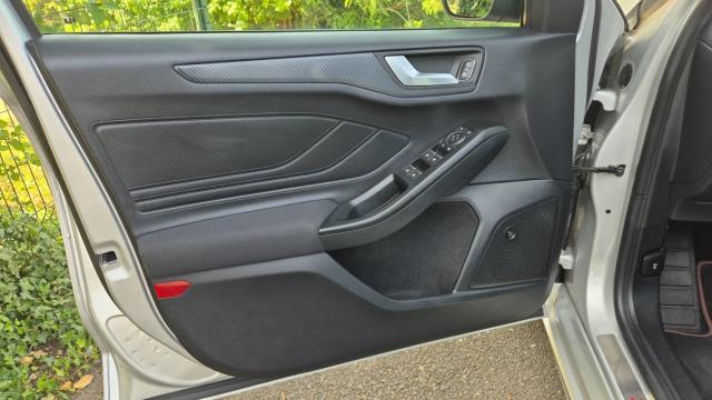 Ford Focus image 6