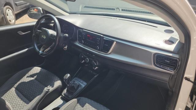 Kia Rio image 7