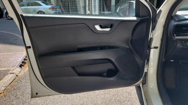 Kia Rio image 3