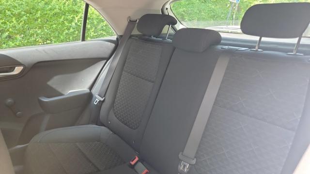 Kia Rio image 9