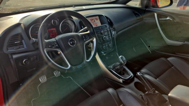 Opel Astra Gtc image 6