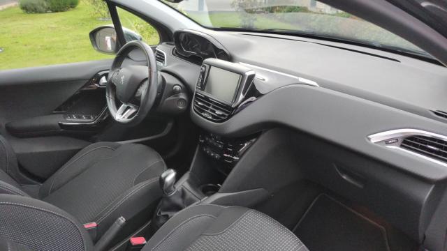 Peugeot 208 image 7
