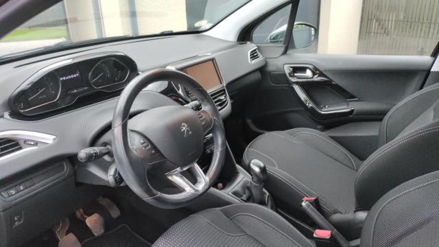 Peugeot 208 image 9