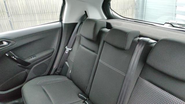 Peugeot 208 image 1