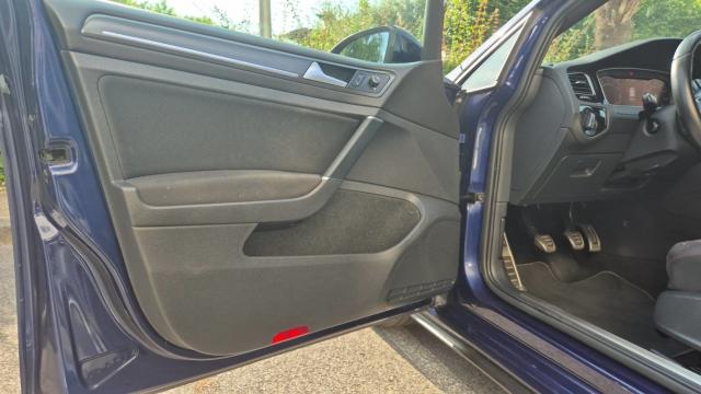 Volkswagen Golf image 6