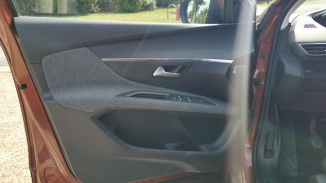 Peugeot 3008 image 1