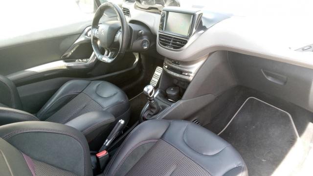 Peugeot 208 image 8