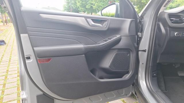Ford Kuga image 2