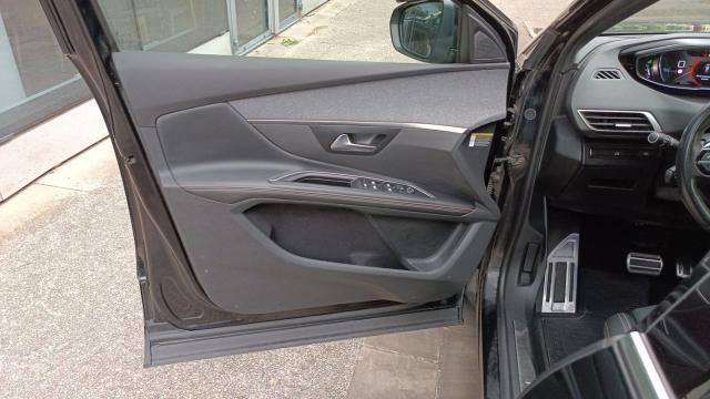 Peugeot 5008 image 9