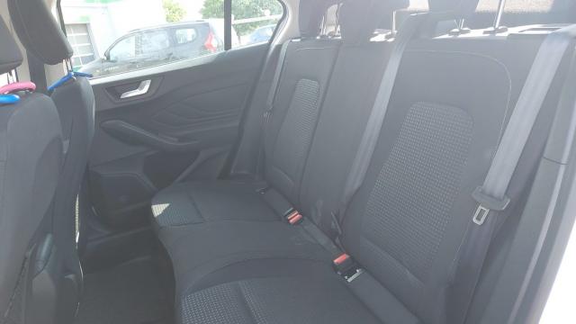 Ford Focus image 9