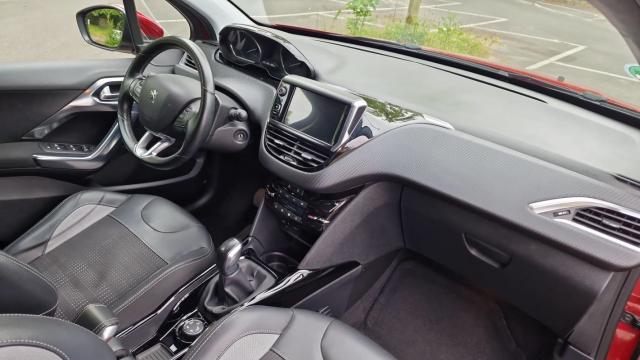 Peugeot 2008 image 2