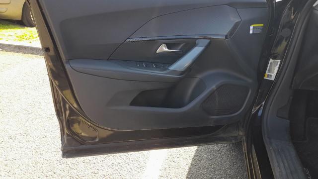 Peugeot 2008 image 6