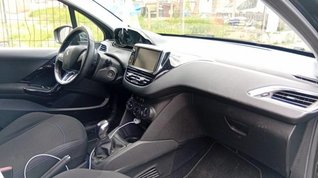 Peugeot 208 image 4