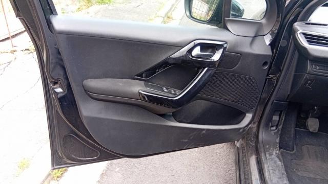 Peugeot 208 image 2