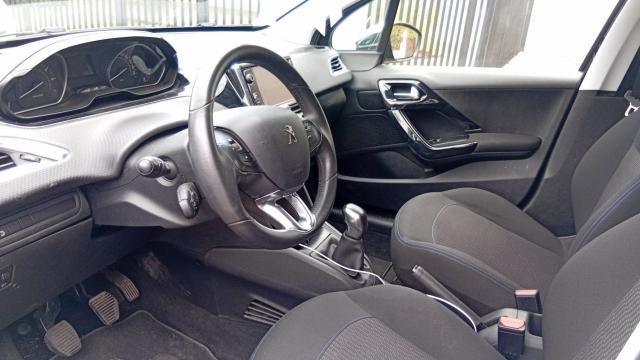 Peugeot 208 image 6
