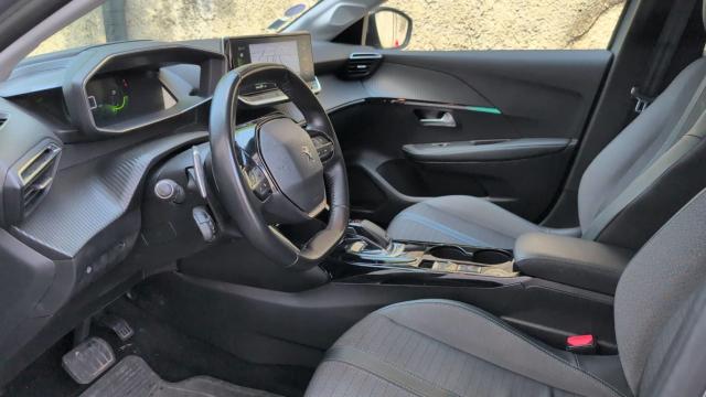 Peugeot 208 image 2