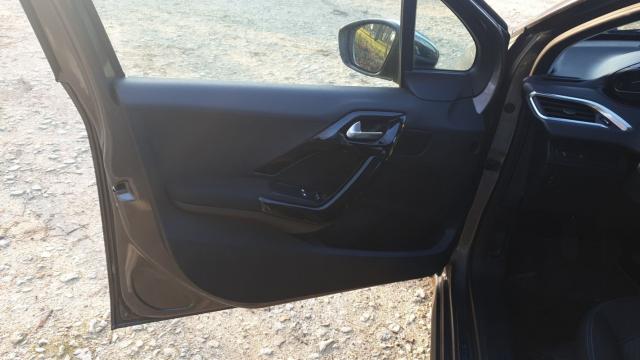 Peugeot 208 image 1