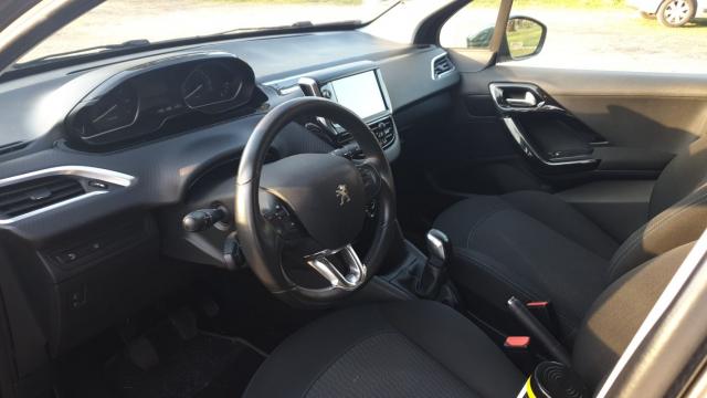 Peugeot 208 image 3