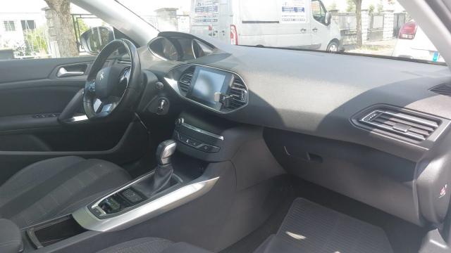 Peugeot 308 image 1