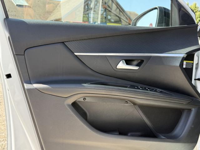 Peugeot 3008 image 8