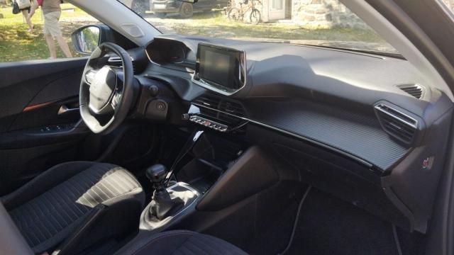 Peugeot 2008 image 2