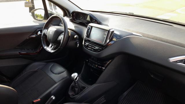Peugeot 208 image 4