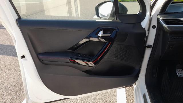 Peugeot 208 image 2