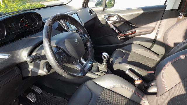 Peugeot 208 image 9