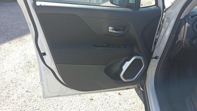 Jeep Renegade image 9