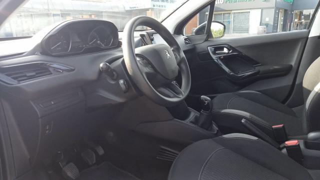 Peugeot 208 image 2