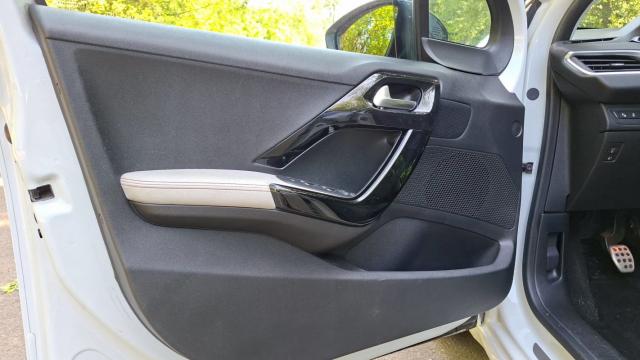 Peugeot 208 image 2