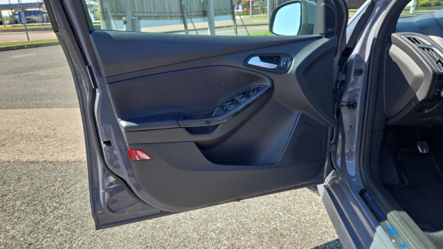 Ford Focus image 6