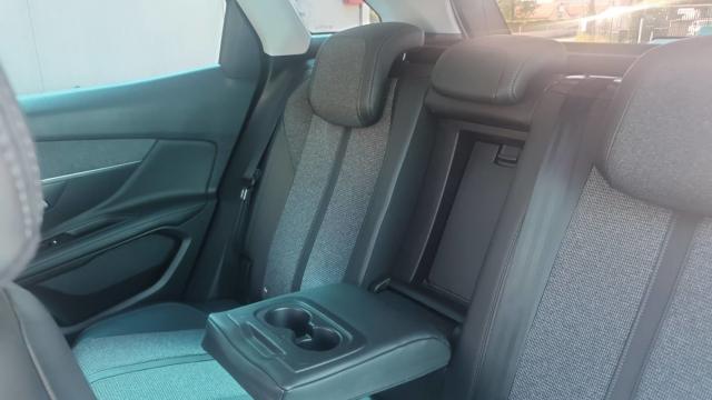 Peugeot 3008 image 2