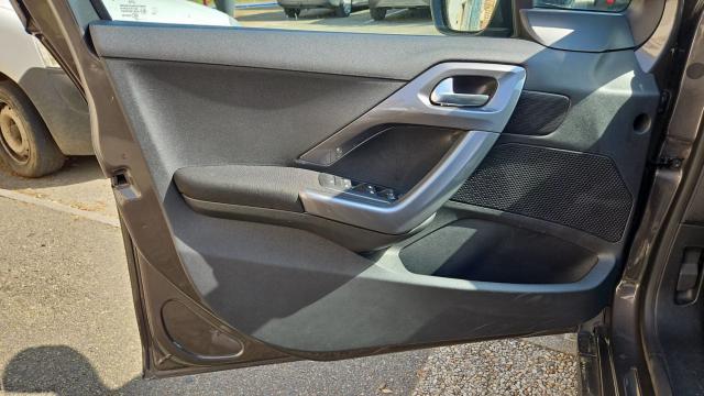 Peugeot 2008 image 9