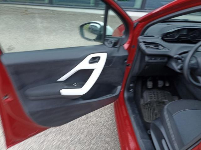 Peugeot 208 image 8