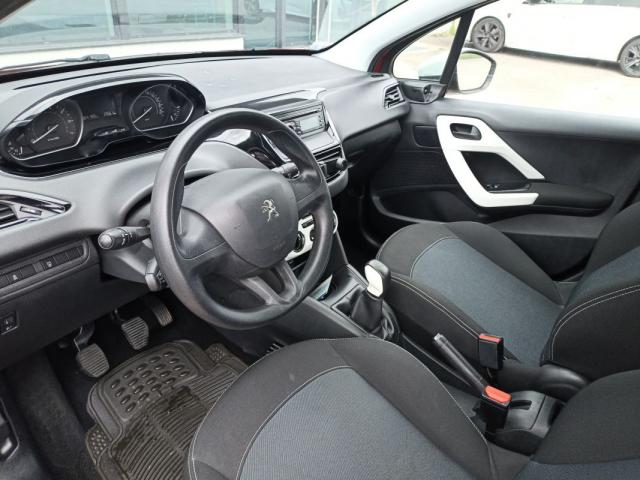 Peugeot 208 image 9