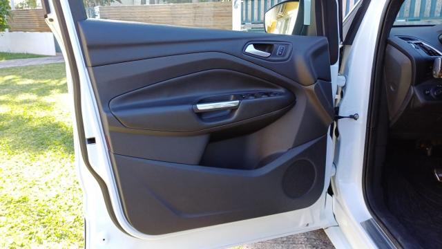 Ford Kuga image 5