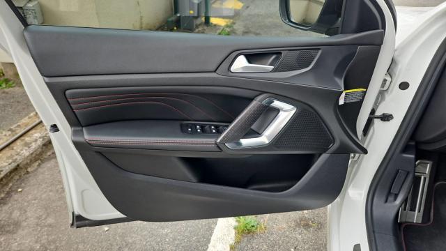 Peugeot 308 image 2