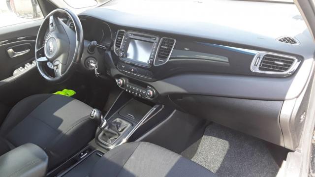 Kia Carens image 3