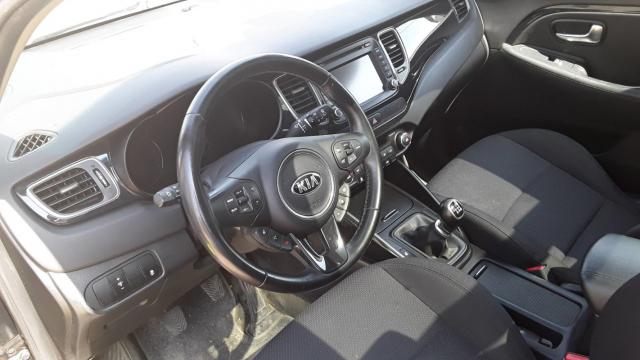 Kia Carens image 1